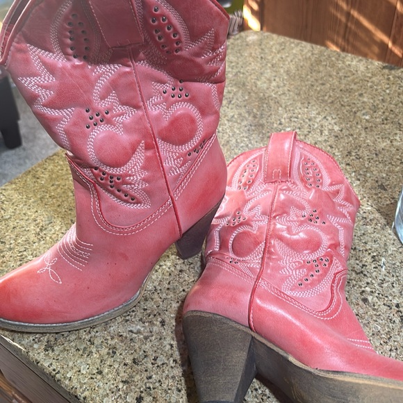 Sbicca Shoes - Red cowboy boots like new